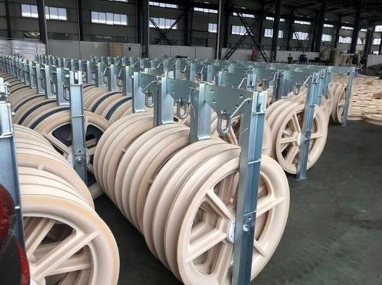 satın al 660mm Çaplı Üçlü Makara Naylon İpli Çekme Bloğu, Pilot Tel Halat İletim Hattı Çekme Aracı online manufacture
