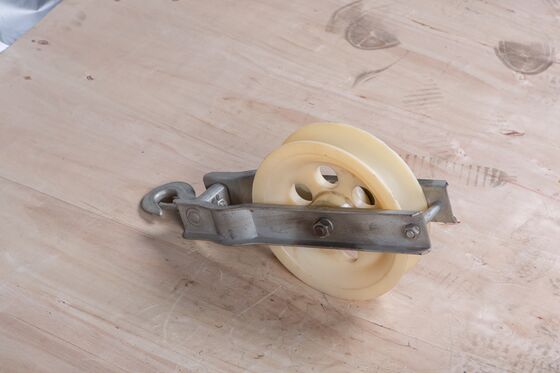 satın al 15KN nominal yükü olan kanca tipi kablo yuvarlak iplik katranı 200 * 60 Naylon tekerleği online manufacture