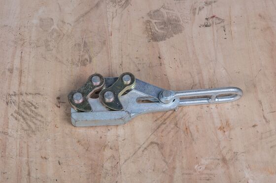 satın al 50-70mm² için Dayanıklı Topraklama Teli Gerdirme Kelepçesi, 20-30 kN Yük Kapasitesi ve Hızlı Kam Kilitleme online manufacture