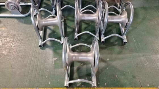 10KN Anma Değerli Köprü Tipi Tasarımlı, Pürüzsüz Enerji Hattı Montajı İçin Çinko Kaplı Çelik Kablo Makarası