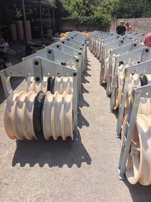508~916mm Büyük çaplı 20~150kN Adli yük 7 yığın MC Yayın hattı kablo çekimi için Nylon ip blokları
